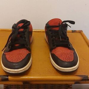 Men Nike Air Jordan 1 Retro Low Bred Elephants Print  Sneakers Size 9